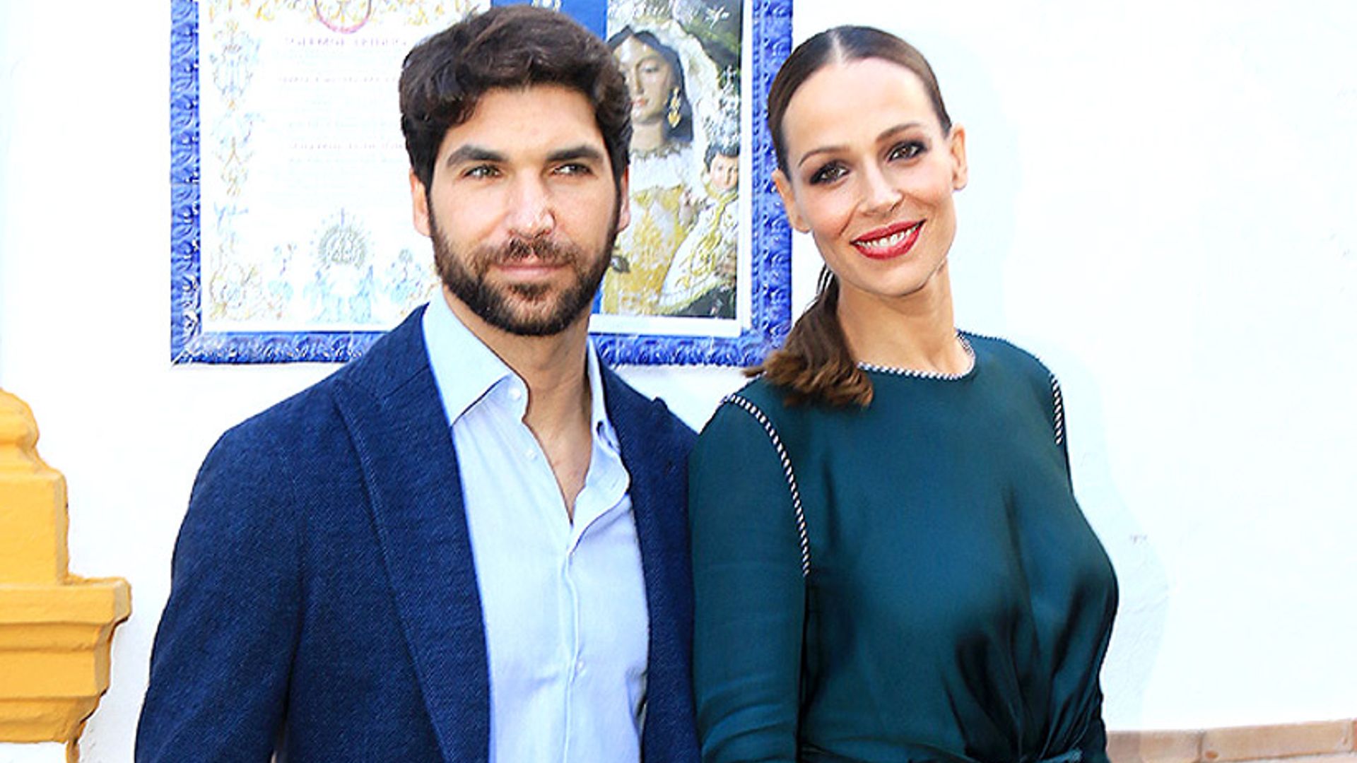 Eva González y Cayetano Rivera comparten su primera foto de 'familia'
