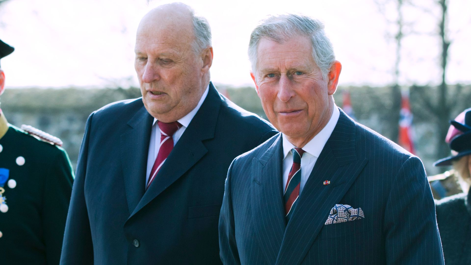 El entonces príncipe Carlos y su esposa Camilla con el rey Harald V de Noruega y la reina Sonja durante una visita a Oslo en 2012.