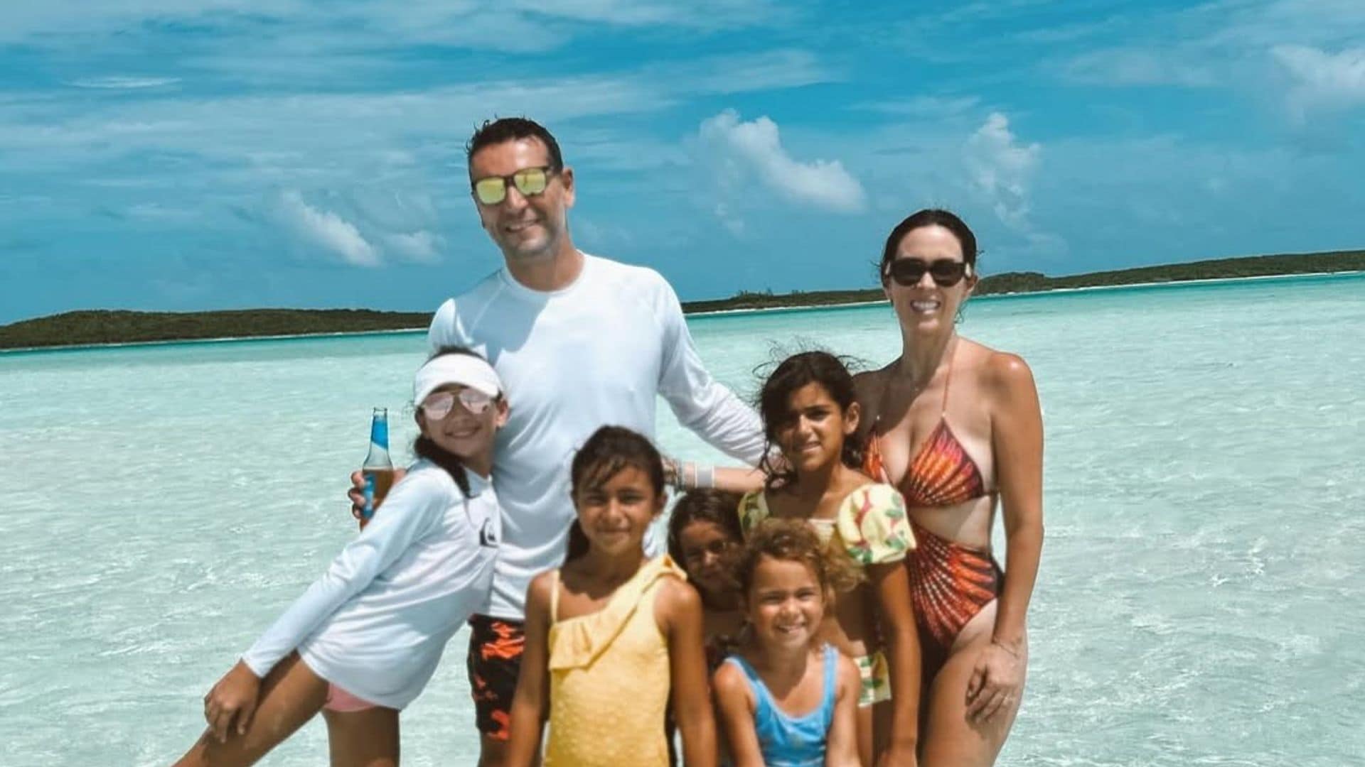 Jacky Bracamontes y el emotivo reencuentro con sus hijas en Italia