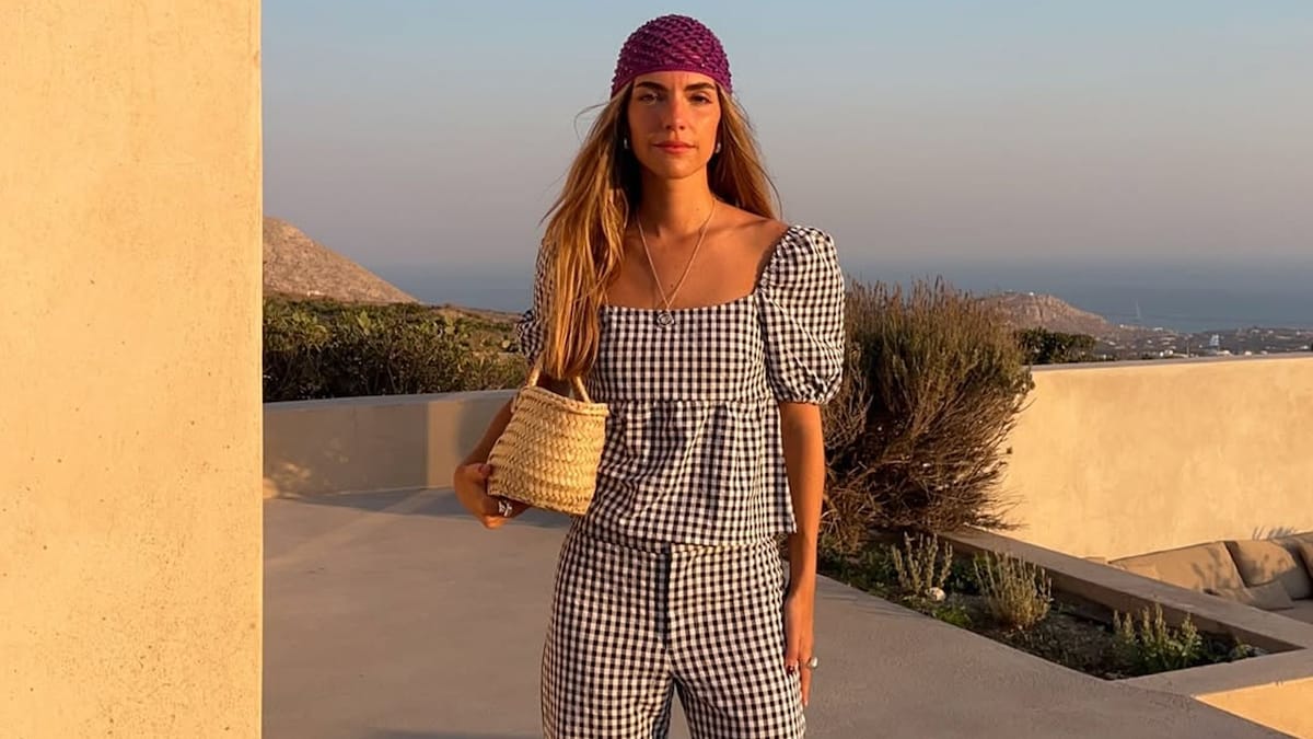 5 looks para irte de escapada sin maleta: prendas que caben en un bolso y salvan cualquier fin de semana
