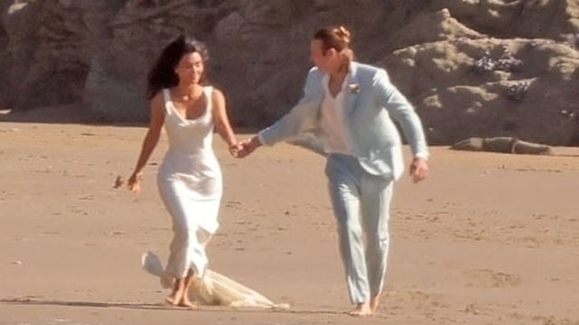 Kim Kardashian celebra su 'boda' con Matthew Noszka en la playa