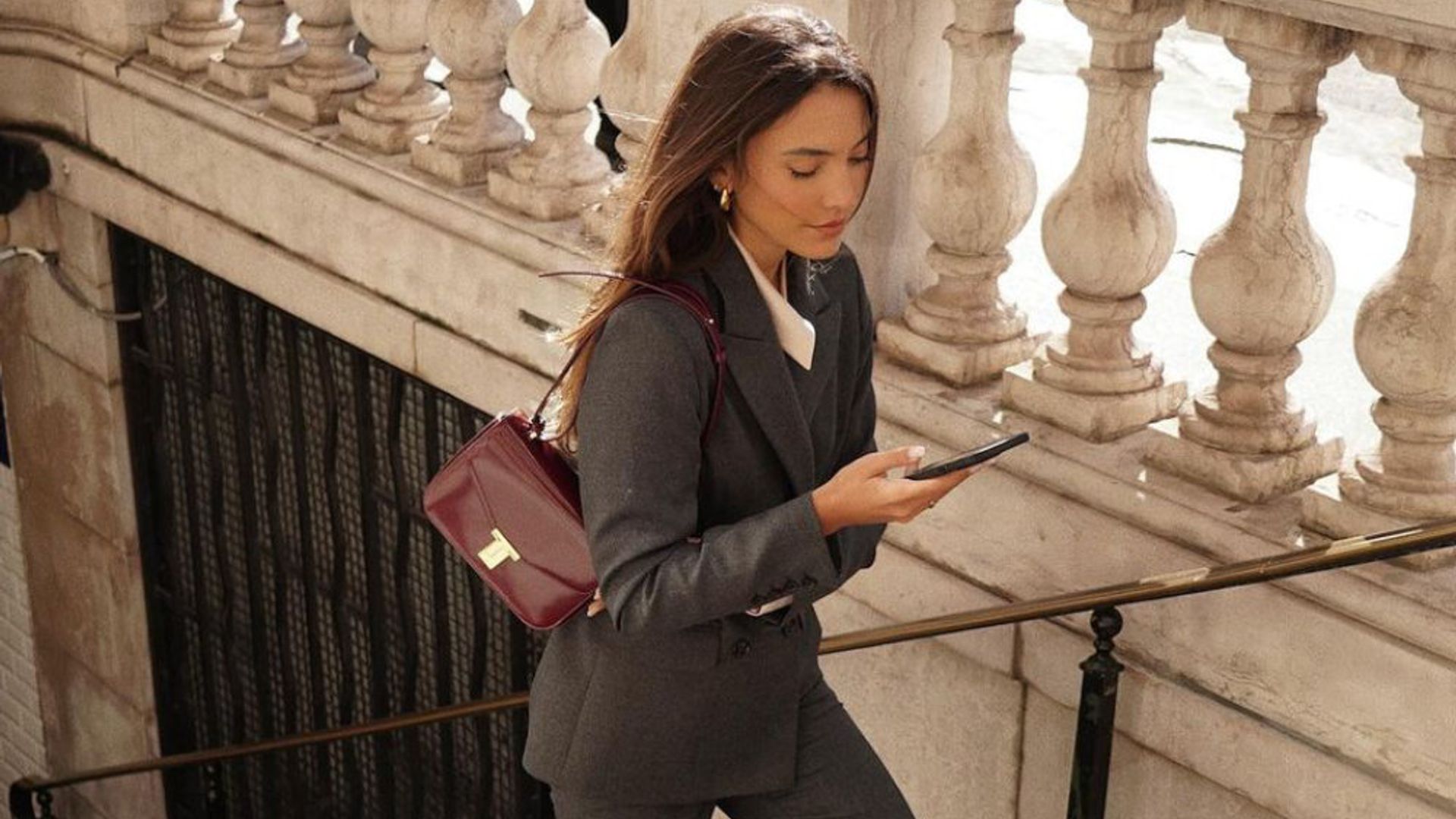 'Live Shopping' e Inteligencia Artificial: las nuevas estrategias de la moda para enamorar a la 'GenZ'