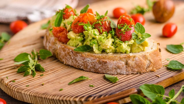 tostada aguacate