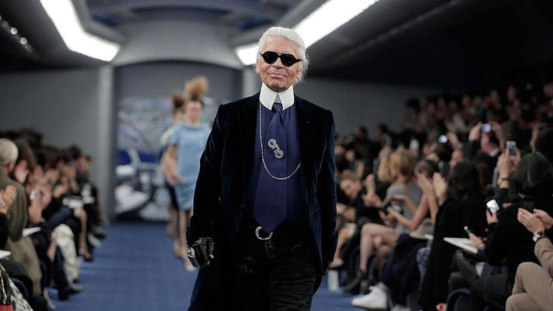 El legado de Karl Lagerfeld: sus aportaciones en la moda y su nueva serie