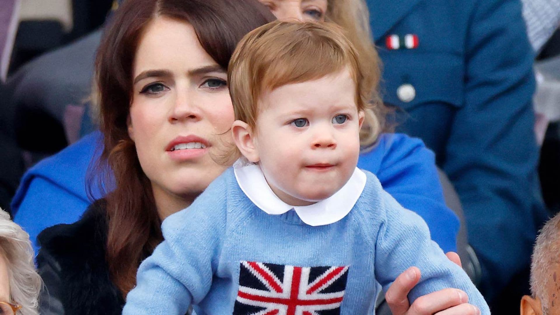 ¡Por fin le volvemos a ver! August, el hijo de Eugenia de York, asiste a su primer acto público con sus padres