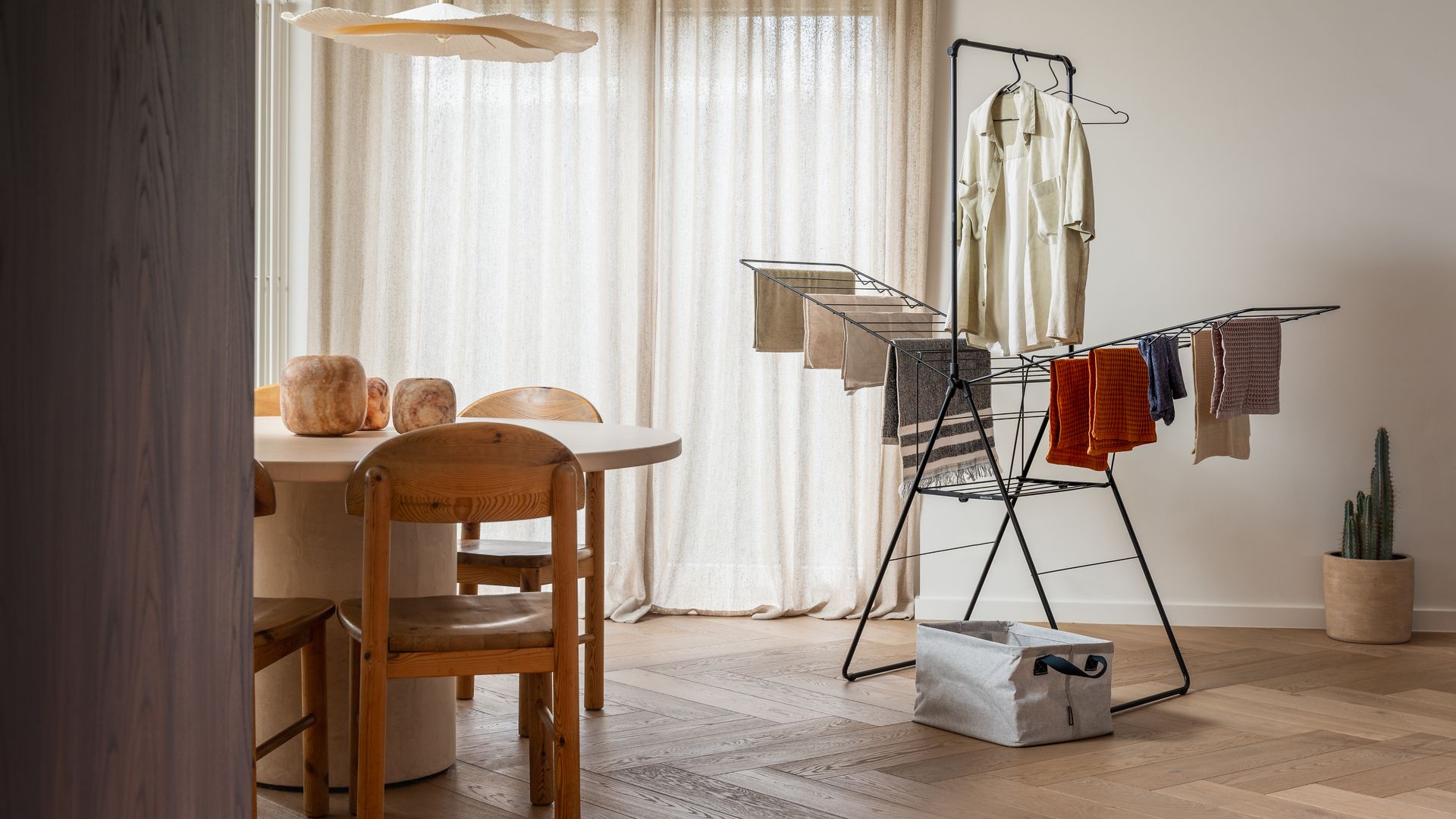 Cómo tender la ropa dentro de casa sin arriesgarte a una multa de hasta 1.500 euros