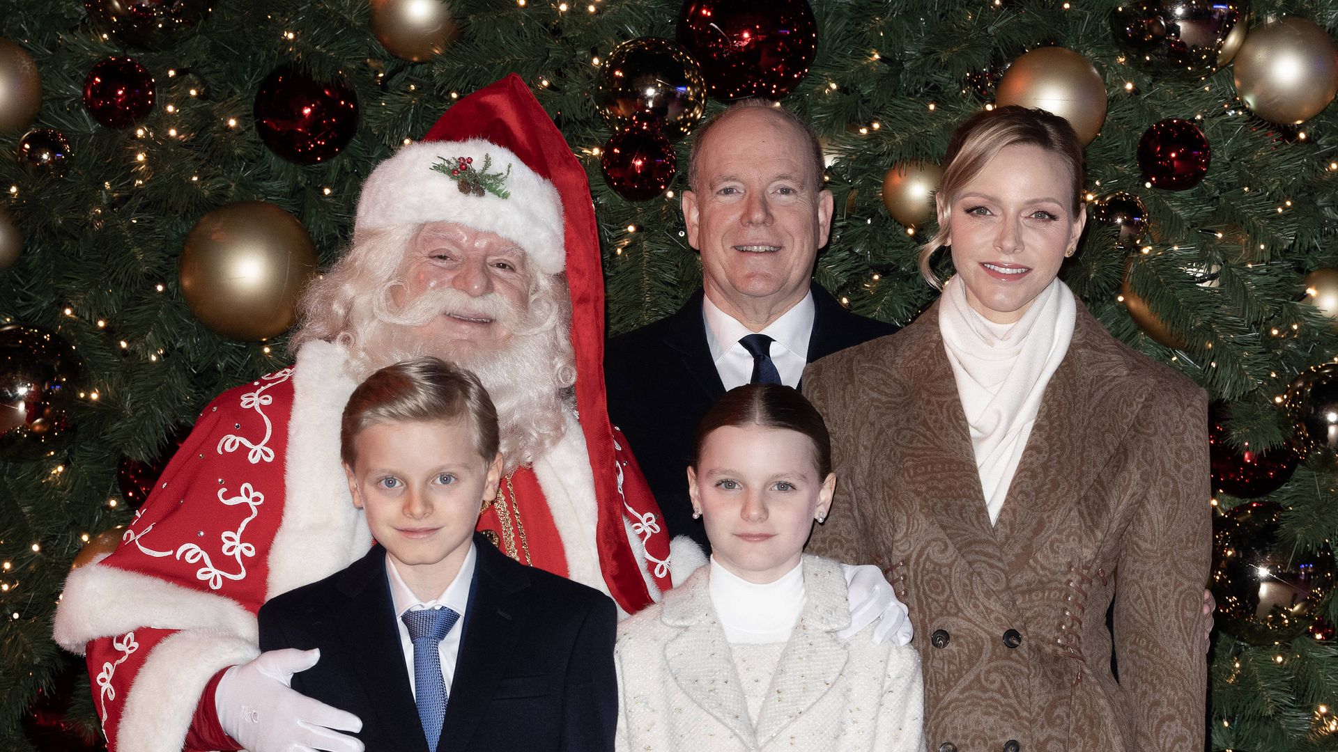 Charlène, el príncipe Alberto y sus hijos: así han encendido los gemelos Jacques y Gabriella las luces de Navidad de Montecarlo