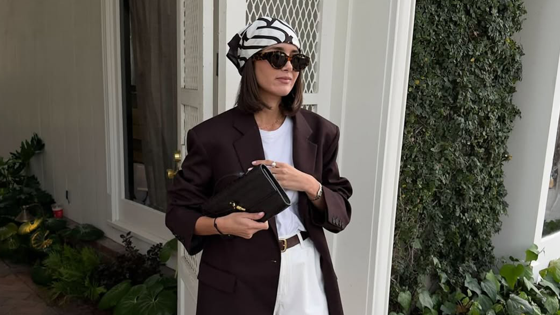 1 única camiseta blanca de Zara para crear 3 looks que te salvarán el verano
