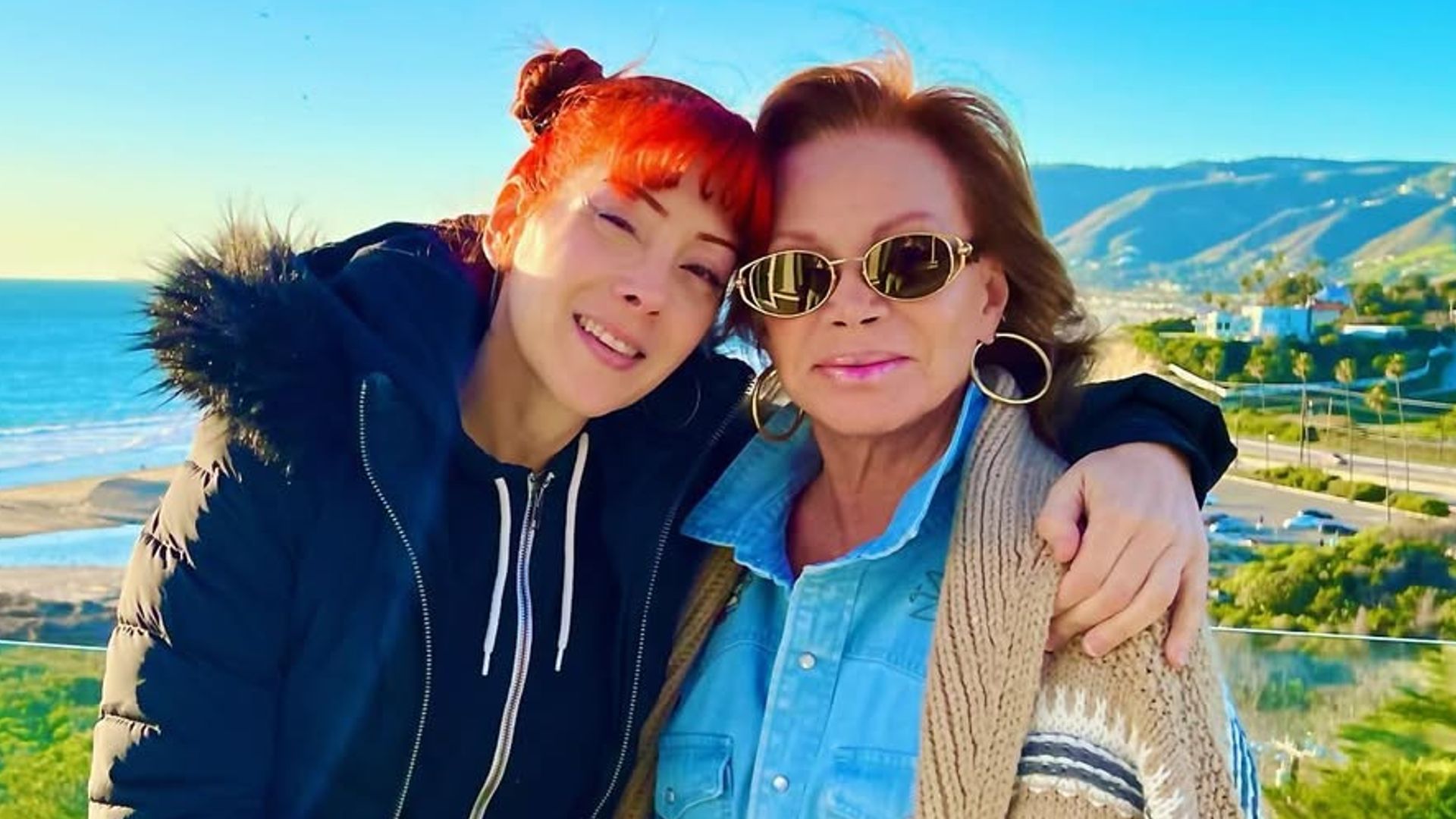 Paloma San Basilio junto a su hija