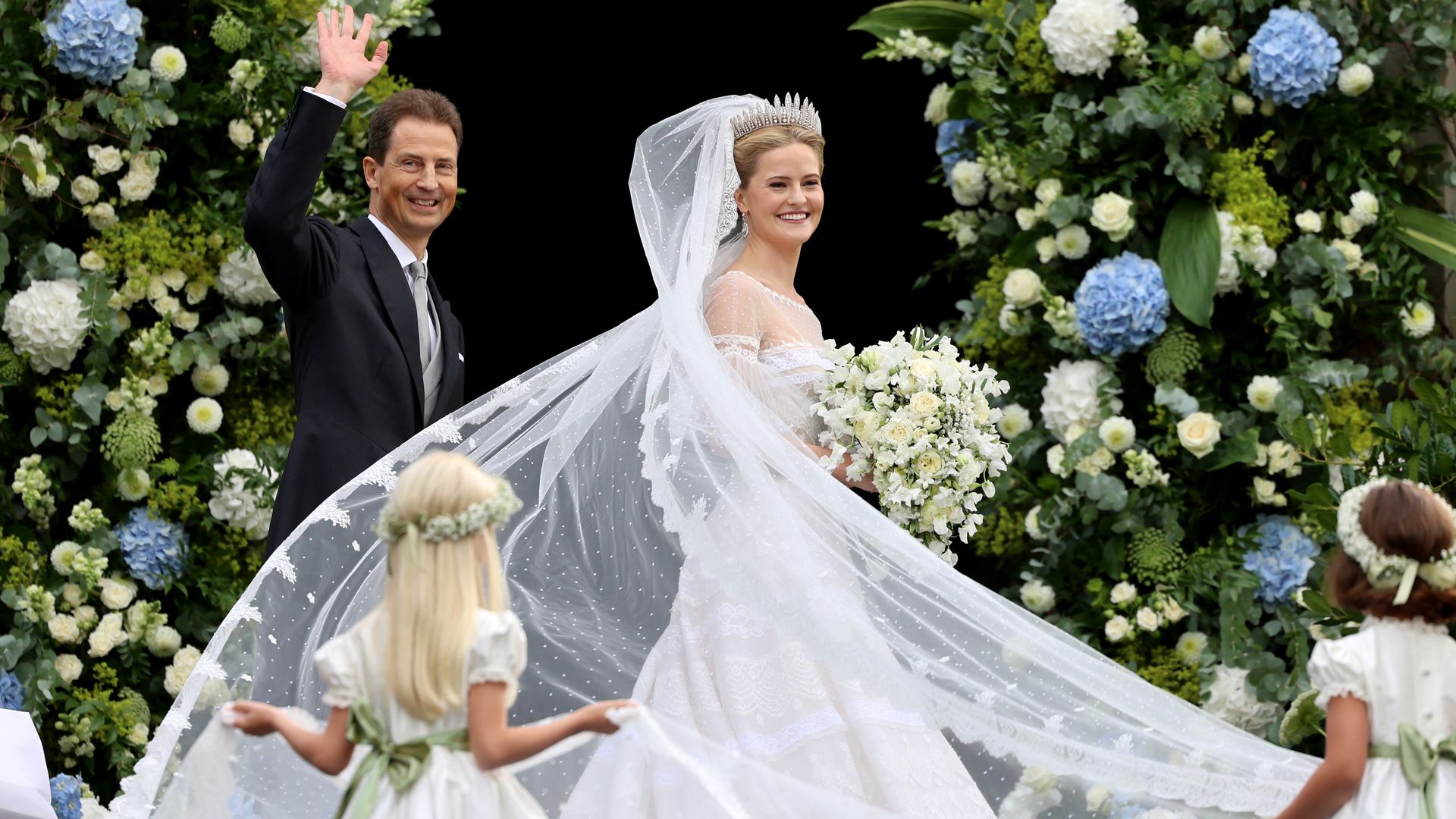 La boda de la princesa María Carolina de Liechtenstein  y Leopoldo Maduro en la catedral de Vaduz
