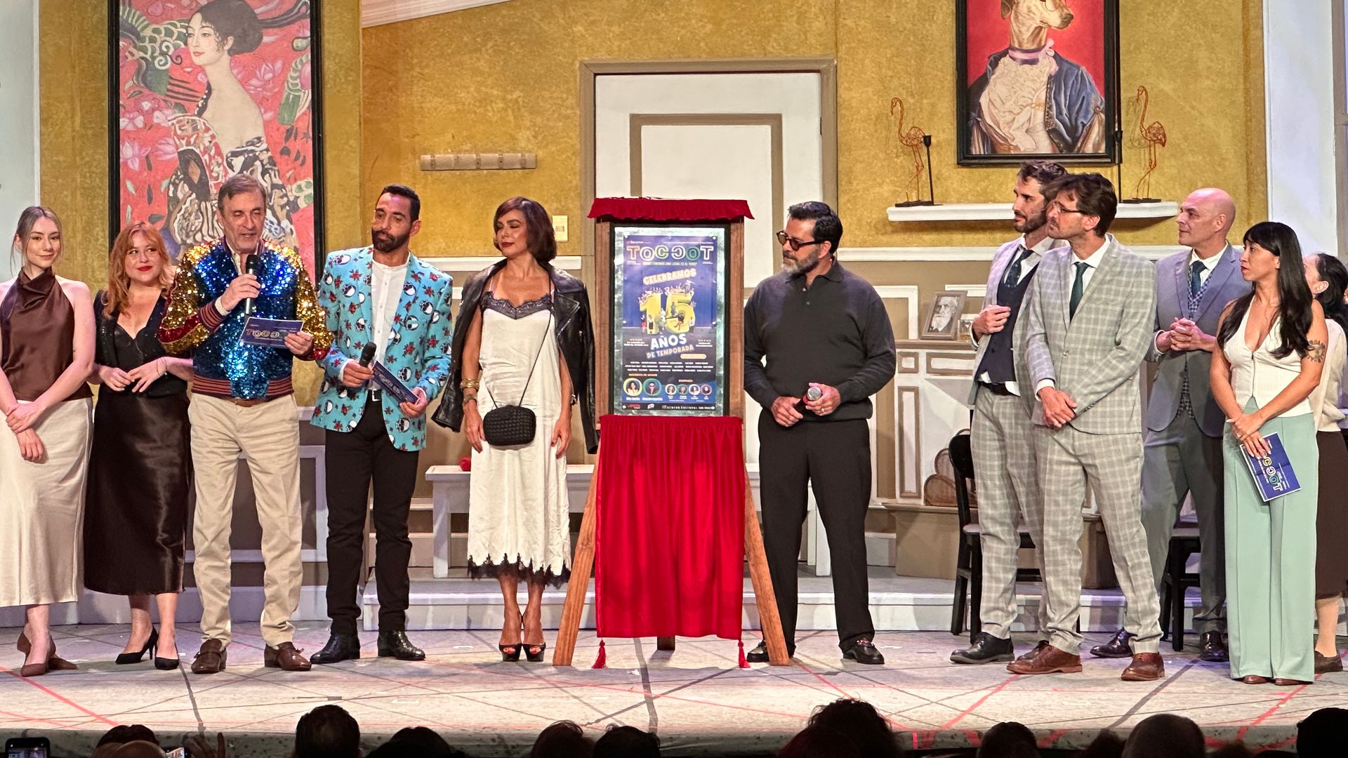 Eduardo Capetillo y Biby Gaytán fueron los invitados de honor en los 15 años de Toc Toc