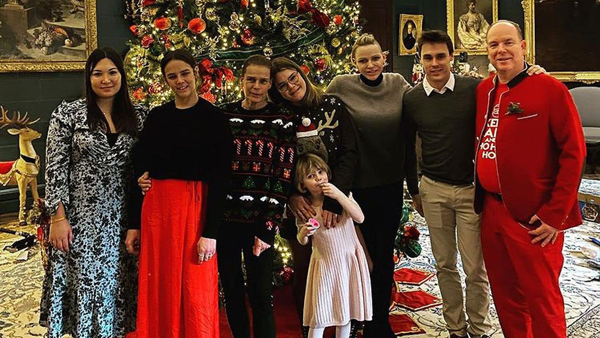 ¡Ho, ho, ho! Alberto de Mónaco, como nunca lo habías visto, en las fotos más navideñas con su familia