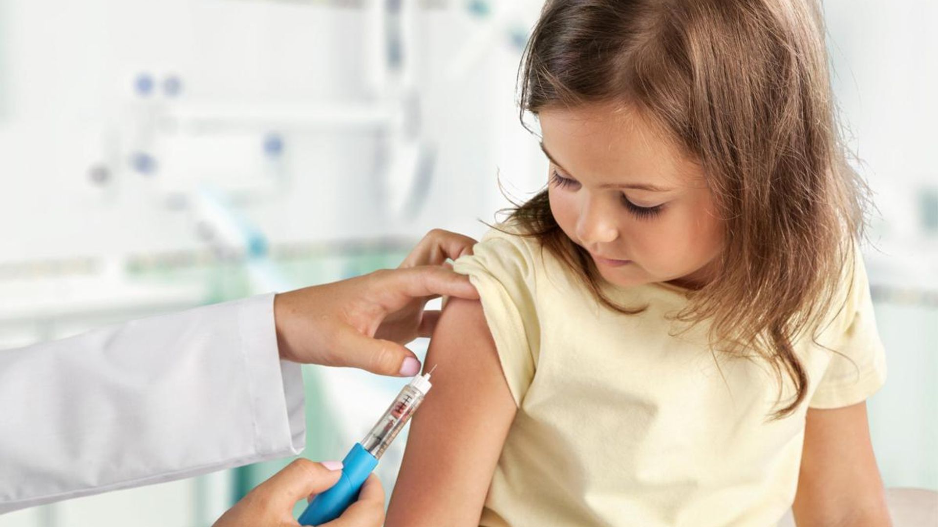 Si mi hijo ha pasado el coronavirus, ¿cuándo debo vacunarle?