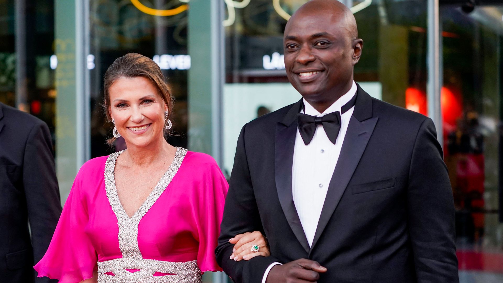 La princesa Marta Luisa de Noruega y el chaman Durek Verrett hace semanas protagonizaron la más reciente boda real y ella lleva un espectacular anillo de compromiso