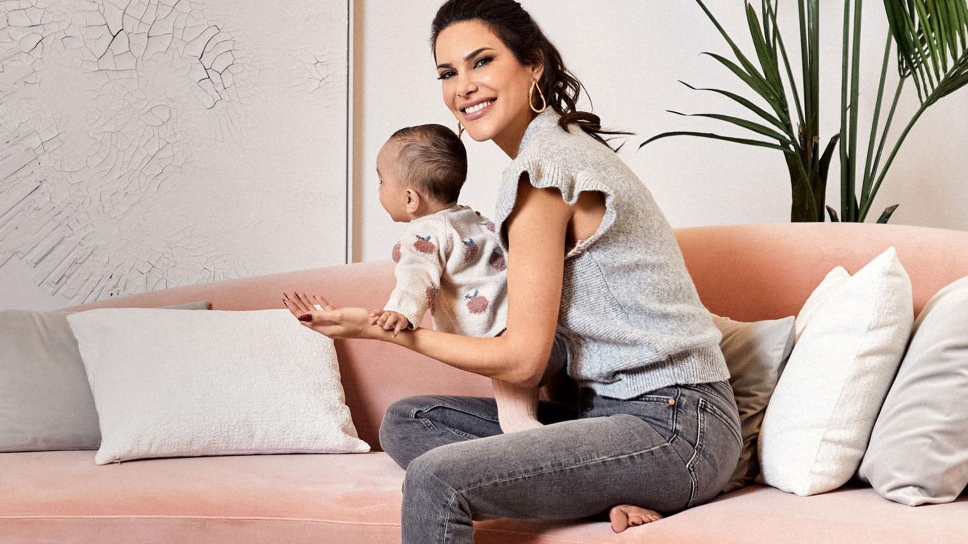 Carla Barber nos presenta a su bebé, Bastian, y nos recibe en su espectacular casa