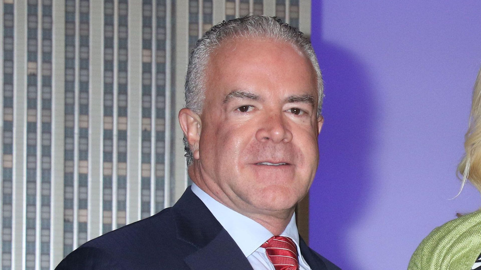 Raúl Rocha Cantú, presidente de Miss Universe, junto a Victoria Kjaer Theilvig, Miss Universe 2024