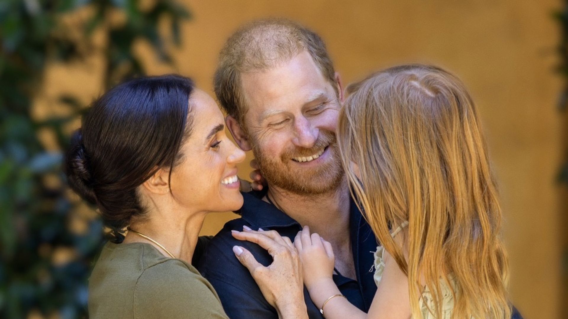 El príncipe Harry y Meghan Markle, con su hija Lilibet