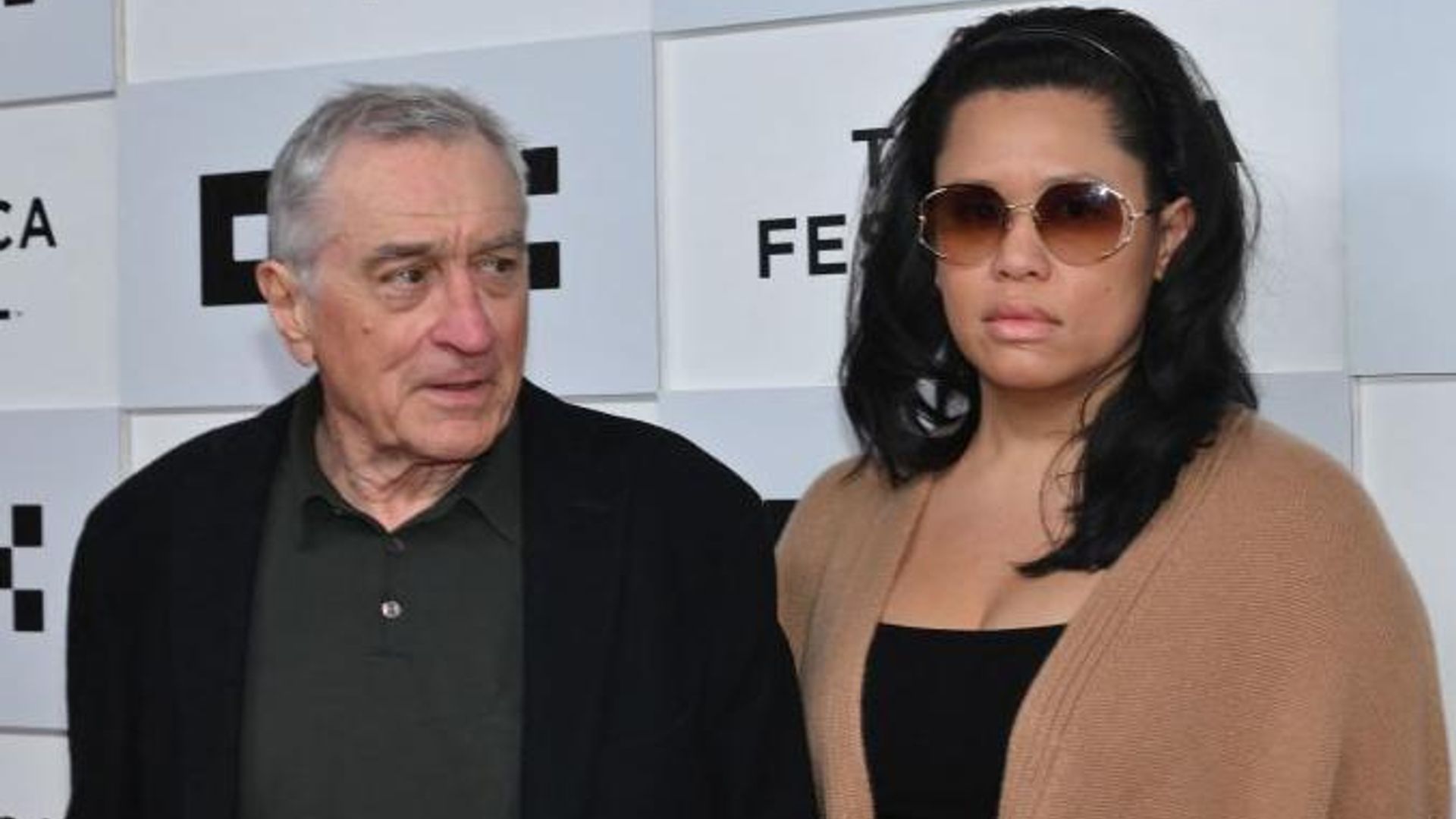 Novia de Robert De Niro, diagnosticada con parálisis de Bell tras dar a luz