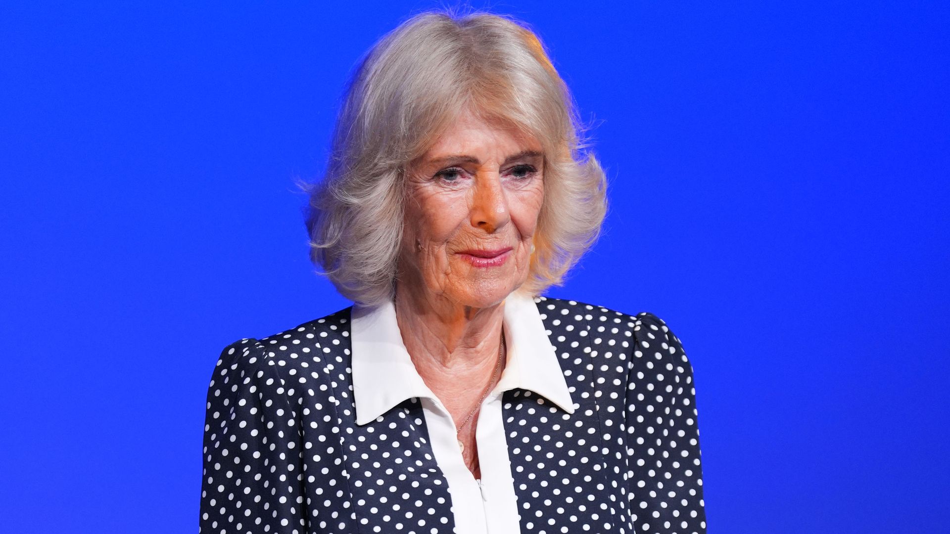 La reina Camilla, durante su visita a la Real Academia de Danza de Londres