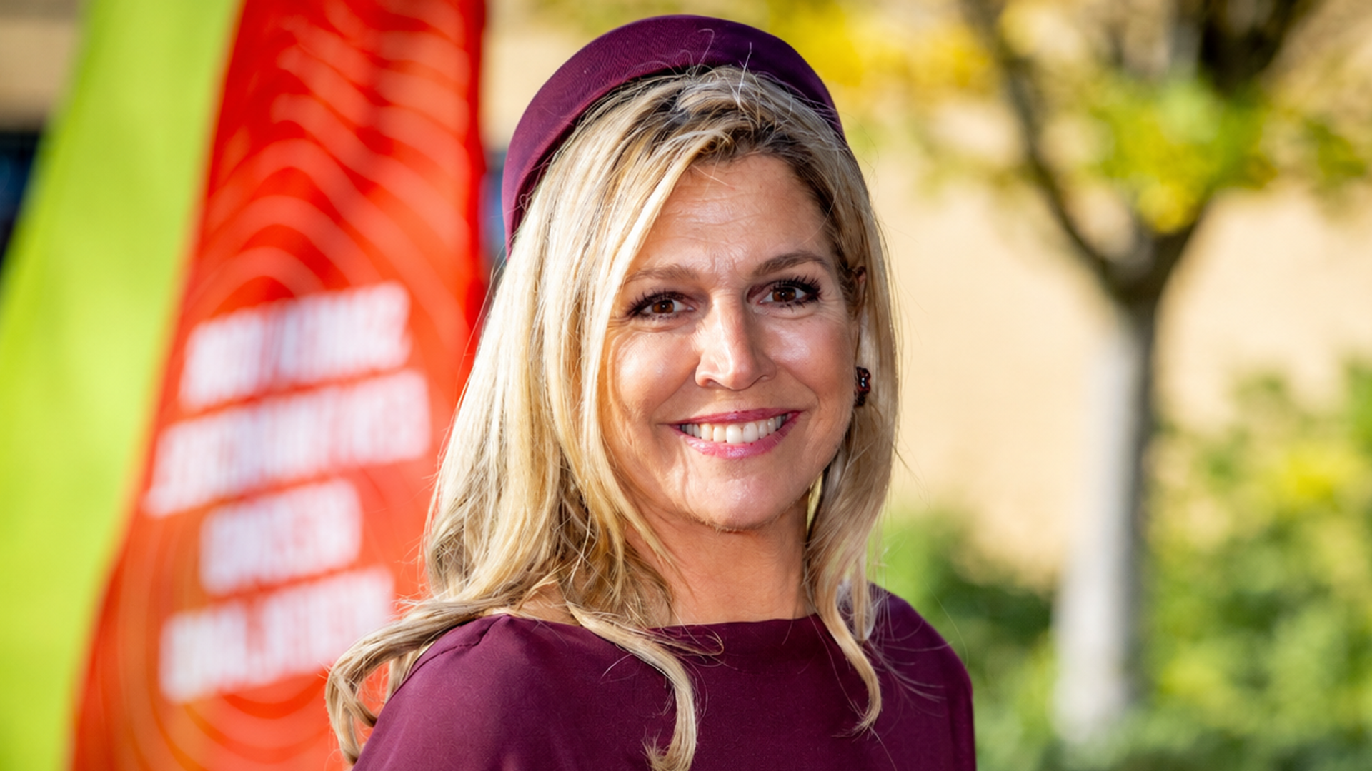 Máxima de Holanda con look berenjena