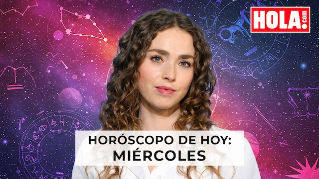 Freya Mavor con la rueda del zodiaco detrás 