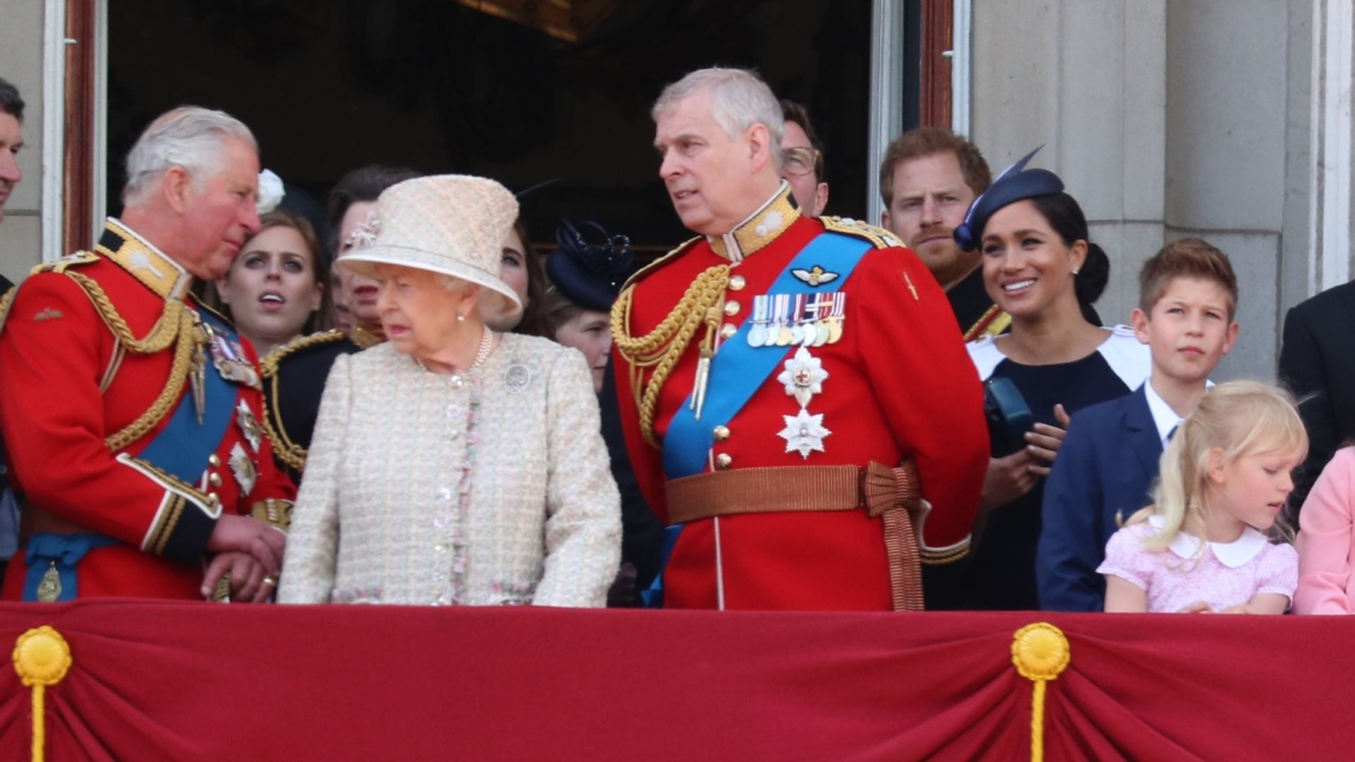 A Isabel II no le dan tregua: los quebraderos de cabeza a los que se enfrenta en este nuevo año