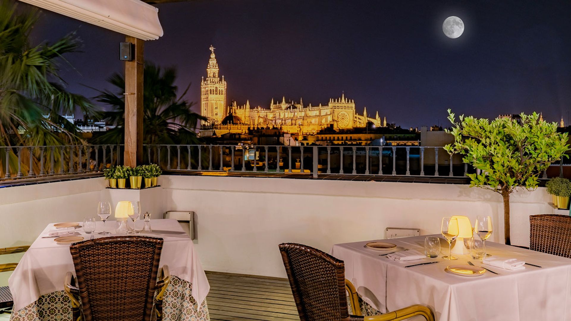 Románticas, con amigos, solos en la ciudad... ¡Cómo nos gustan las cenas de verano!