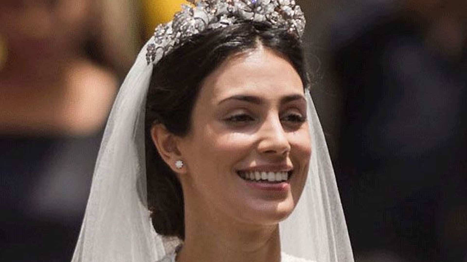 Recordamos el vestido de novia de Sassa de Osma: "Tiene bordada una frase muy especial en el interior"