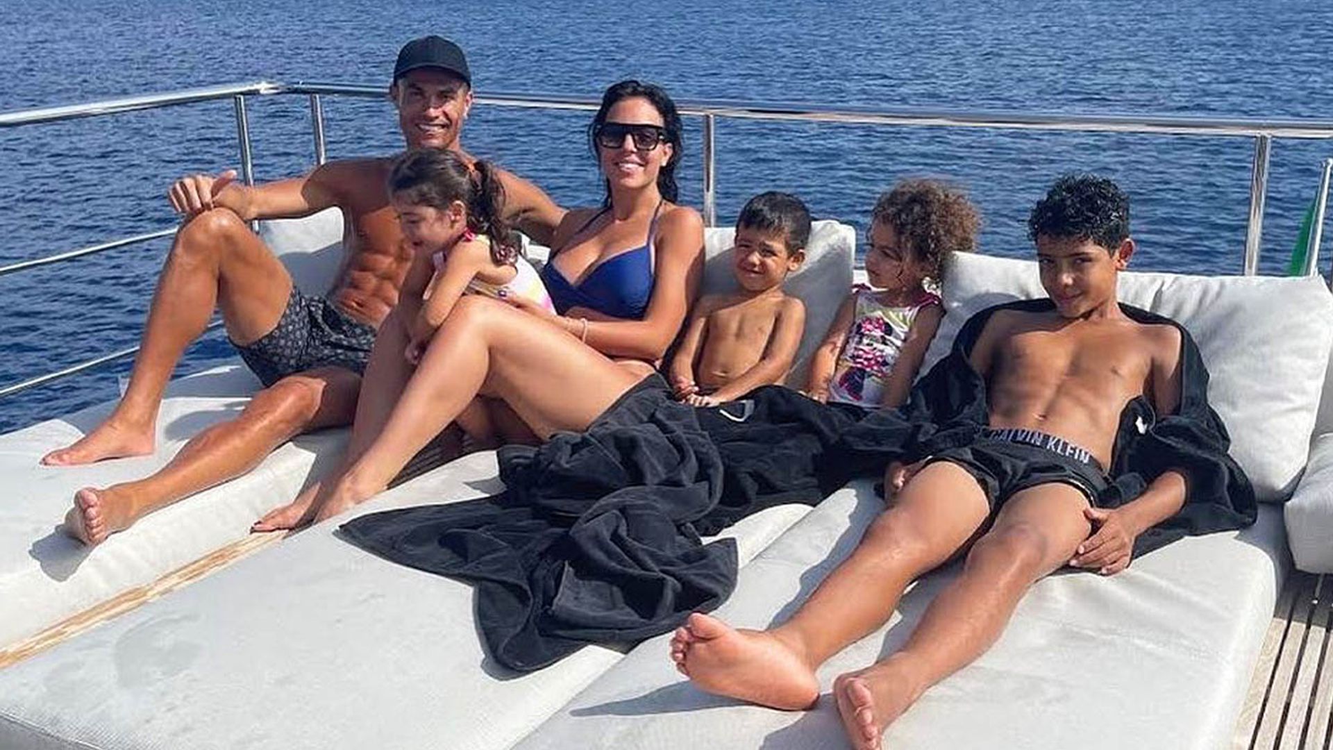 ¿Futuras artistas? El divertido karaoke que las niñas de Georgina Rodríguez han montado en el salón de casa