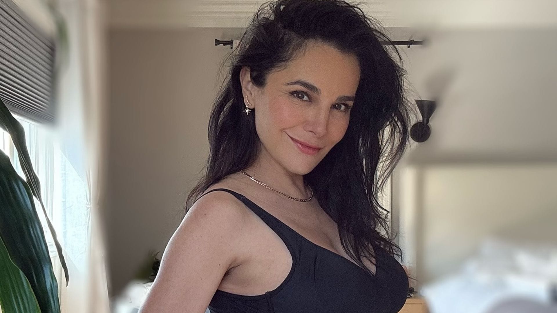 Martha Higaredes presumió su figura fit en el emabarzo.