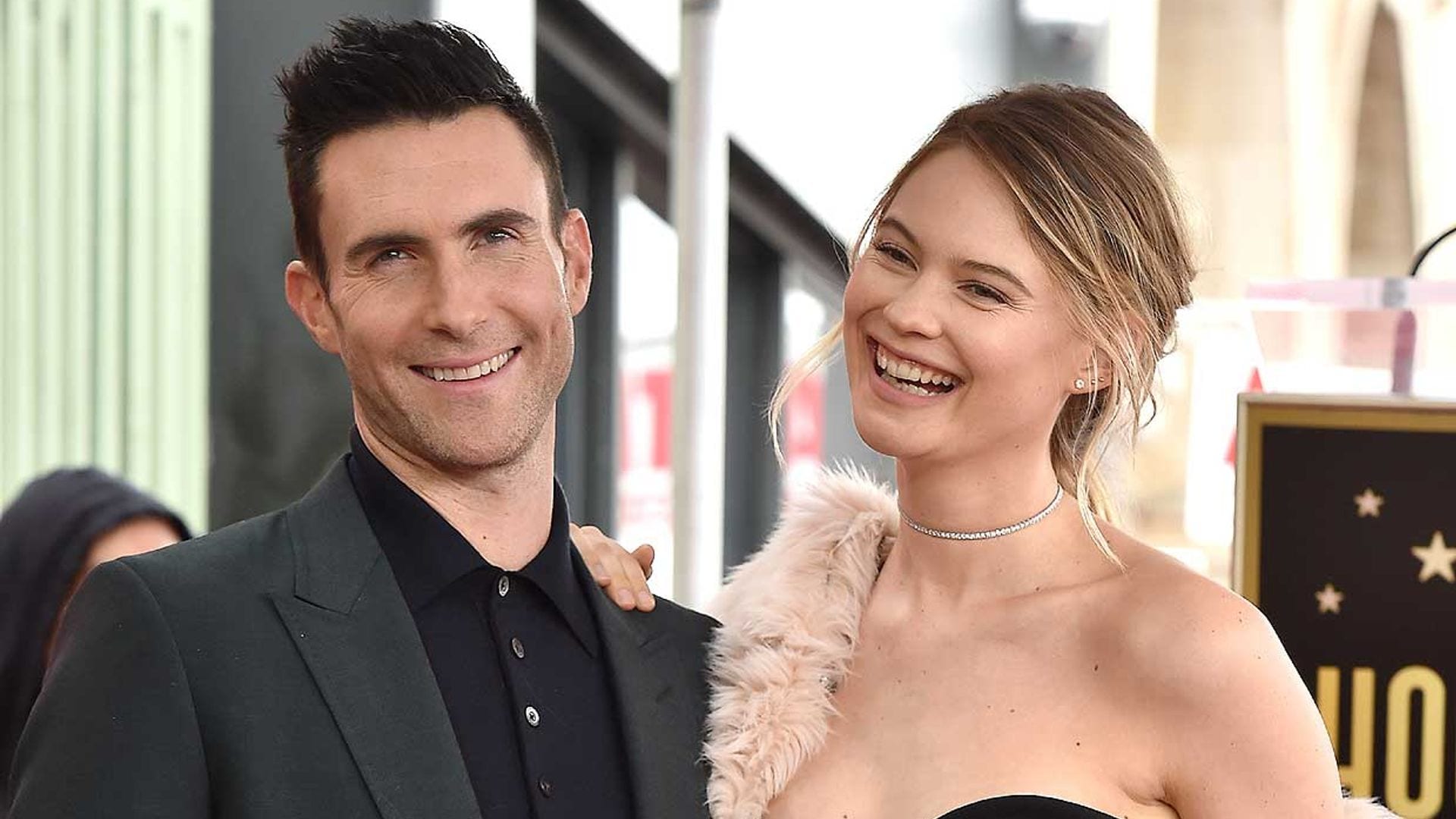 Adam Levine rompe su silencio y aclara los rumores de infidelidad con una joven 'influencer' de 23 años