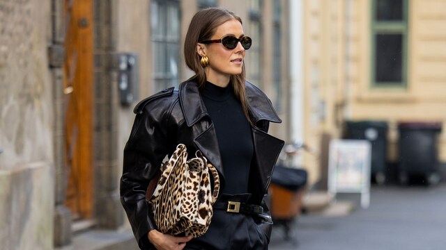 Nina Sandbech en oslo con bolso de leopardo