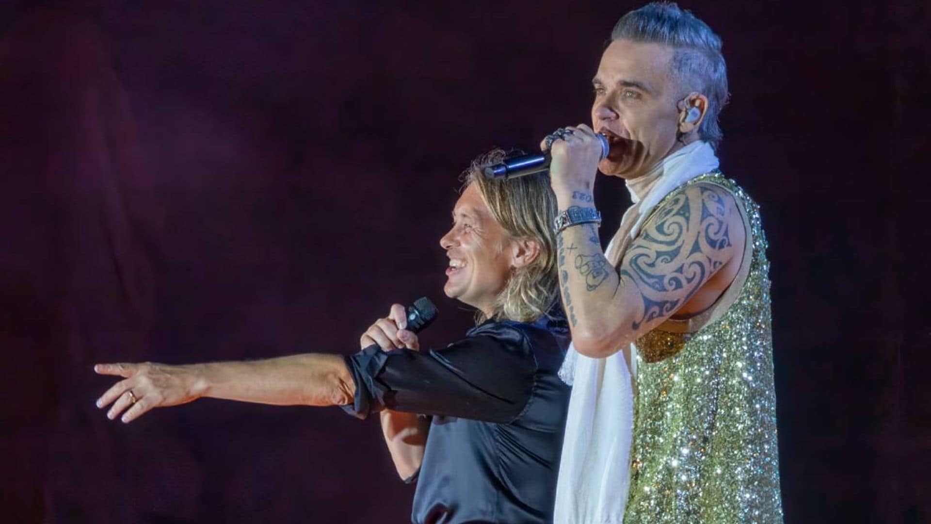 Robbie Williams y Mark Owen, los dos excomponentes de Take That, vuelven a cantar juntos doce años después