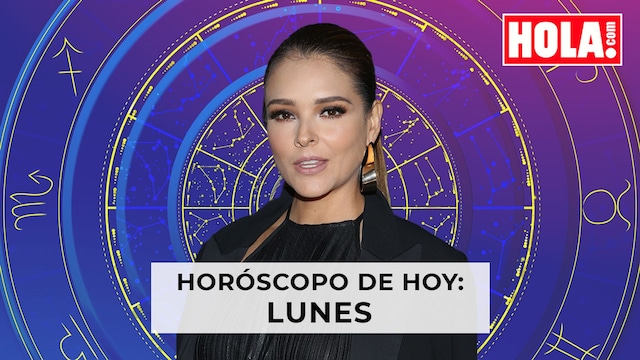 Grettell Valdez con la rueda del zodiaco detrás. 