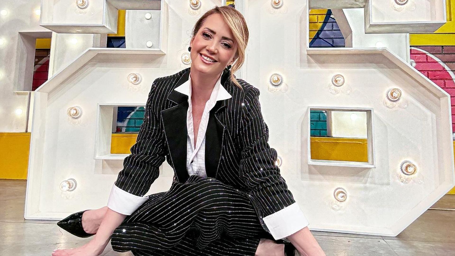 fdd61a1c0c17 andrealegarreta45402187014043099935686611932082479124928418n Andrea Legarreta conduciendo un programa de televisión