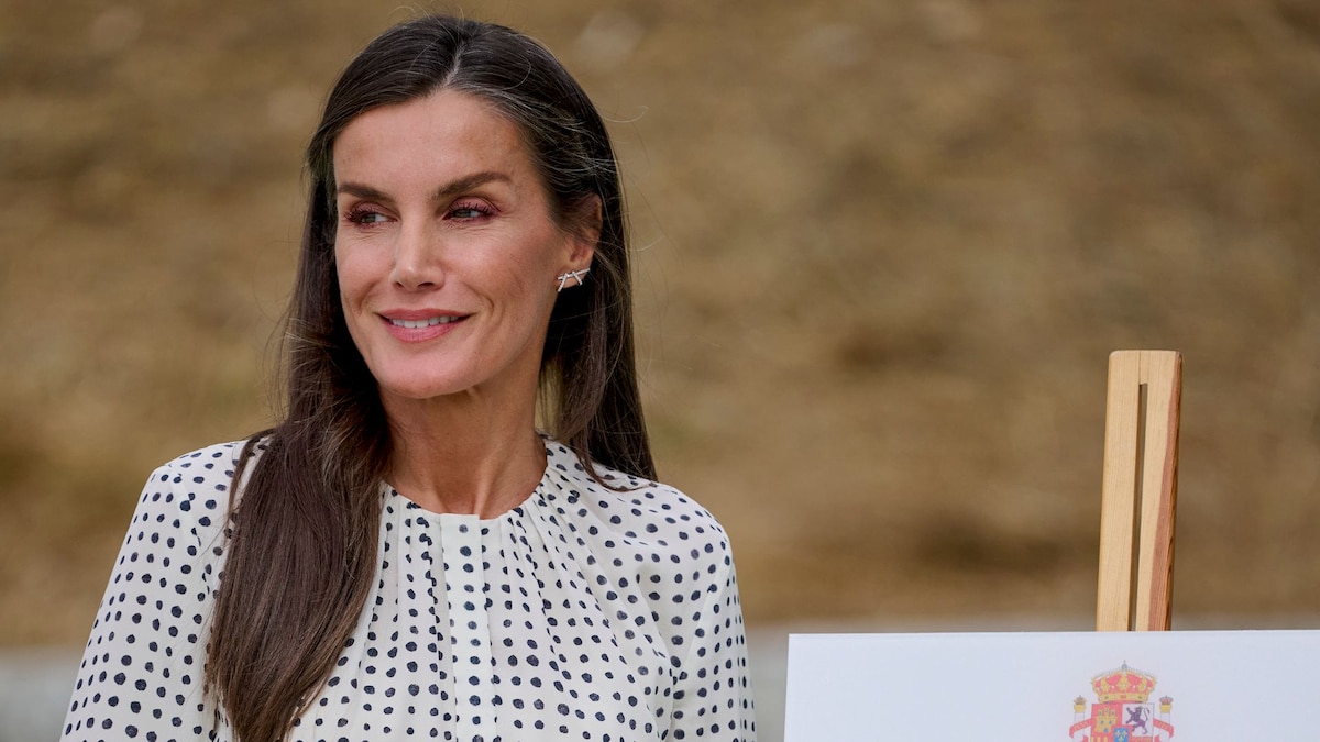 No es un  déjá vu : este es el look favorito de la reina Letizia para todos sus actos en escuelas