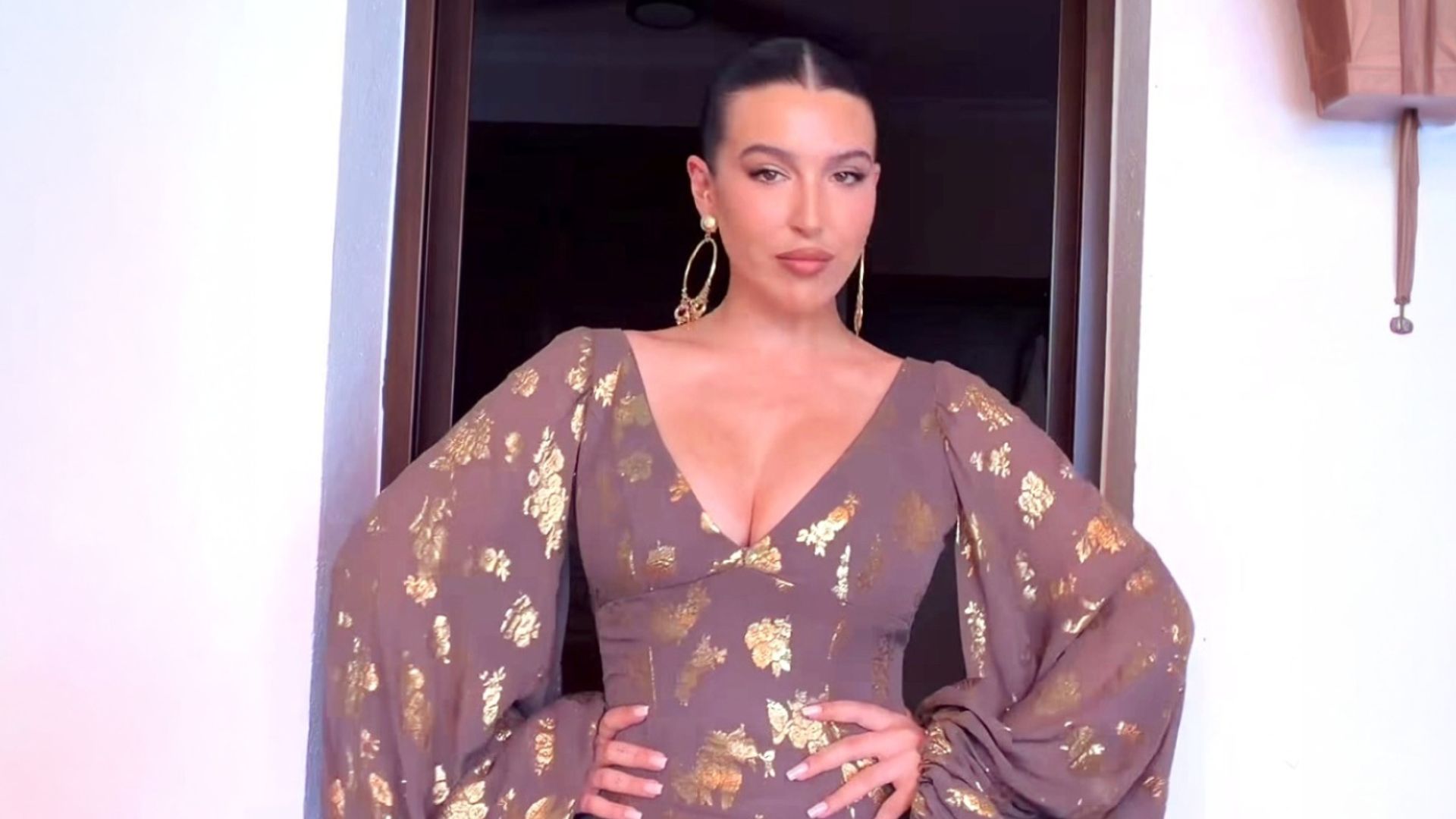 Alba Díaz con un vestido de Vicky Martín Berrocal en El Rocío 2026.