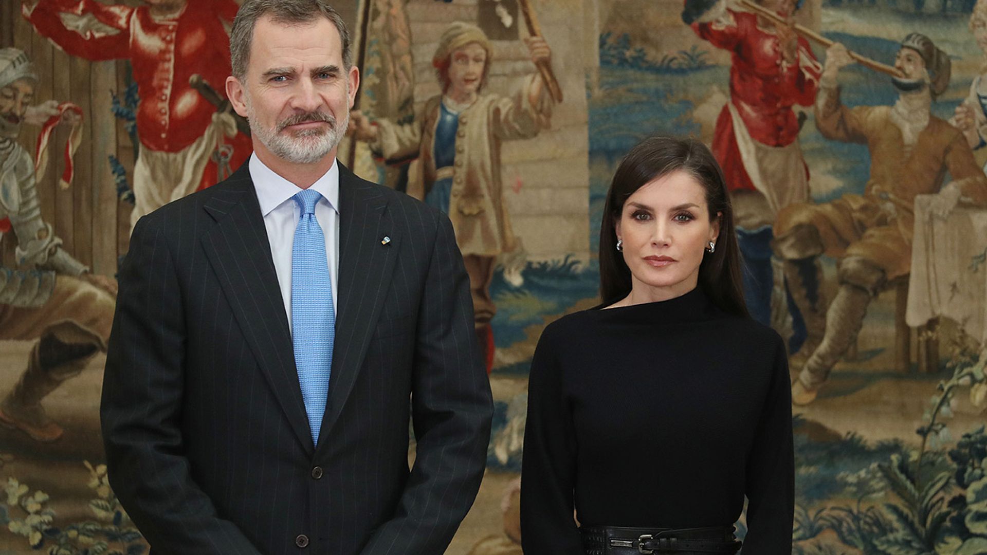Don Felipe y doña Letizia, implicados en la crisis del coronavirus: conversan con varios hospitales