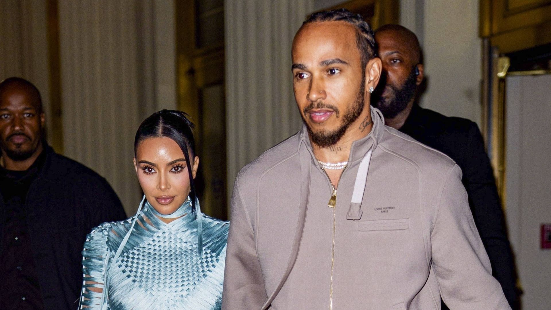 Kim Kardashian y Lewis Hamilton son vistos saliendo de la producción de Broadway 'Fear of 13' en Nueva York.