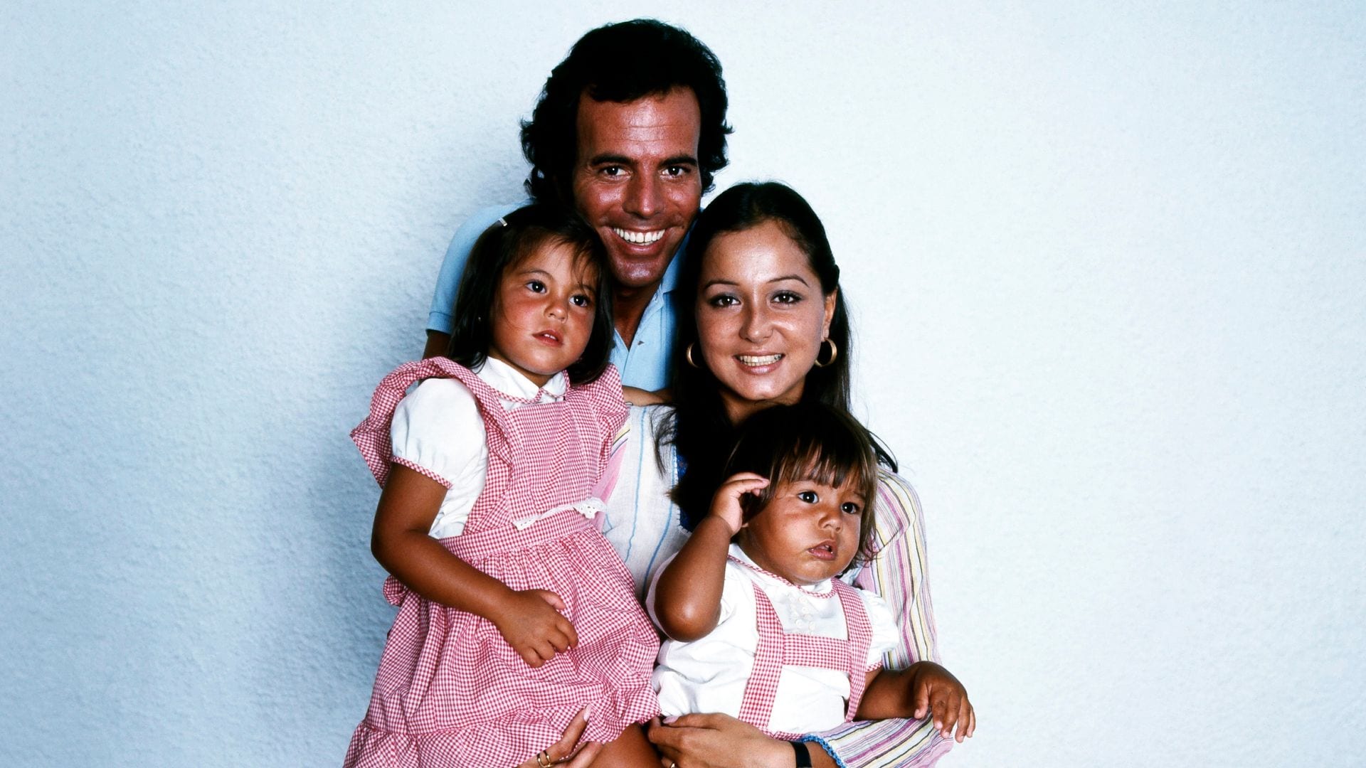 Isabel Preysler descubre la verdad de la mítica canción de Julio Iglesias, 'De niña a mujer': "No está dedicada a Chábeli"