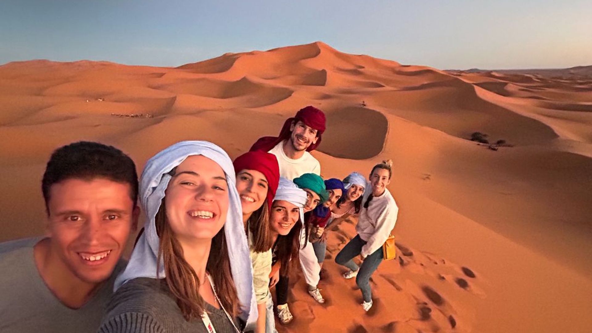 Escapadas en grupo con desconocidos: así es la nueva forma de viajar que ha llegado para quedarse