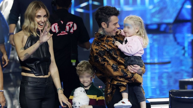 Chiara Ferragni y Fedez junto a sus dos hijos