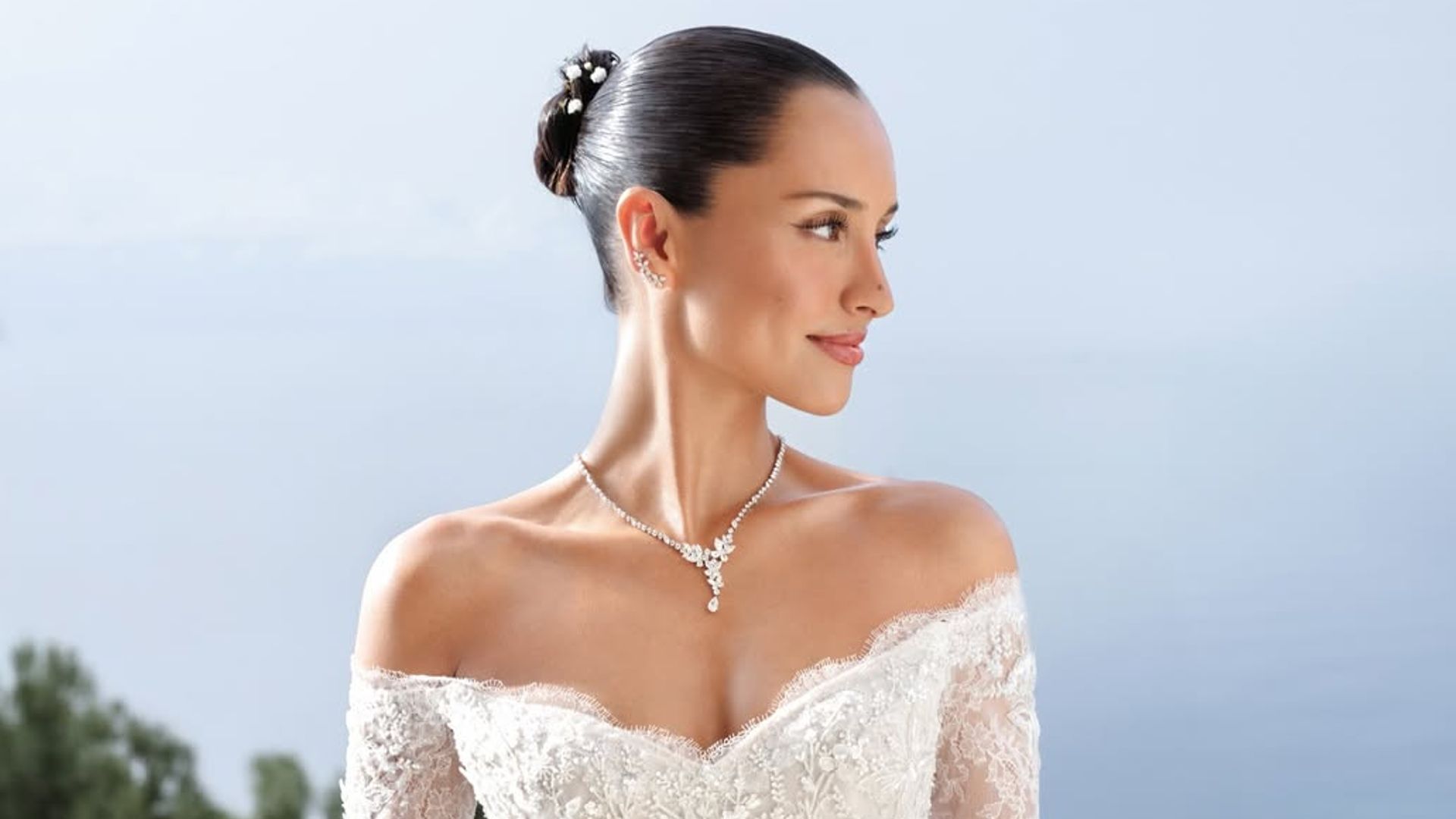Alexandra Saint Mleux, una novia con vestido de encaje y bordados florales a lo Grace Kelly para su boda con Charles Leclerc en Mónaco