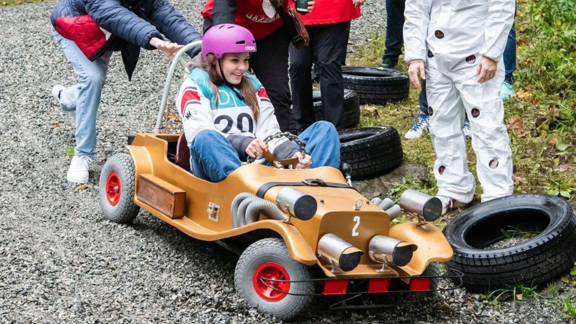 Ingrid y Sverre Magnus de Noruega, su loca y divertida carrera de coches
