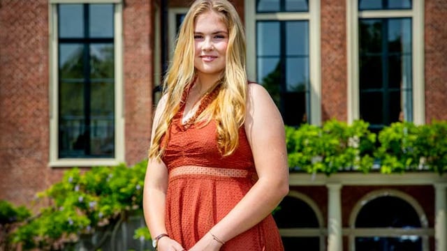 amalia de holanda posado