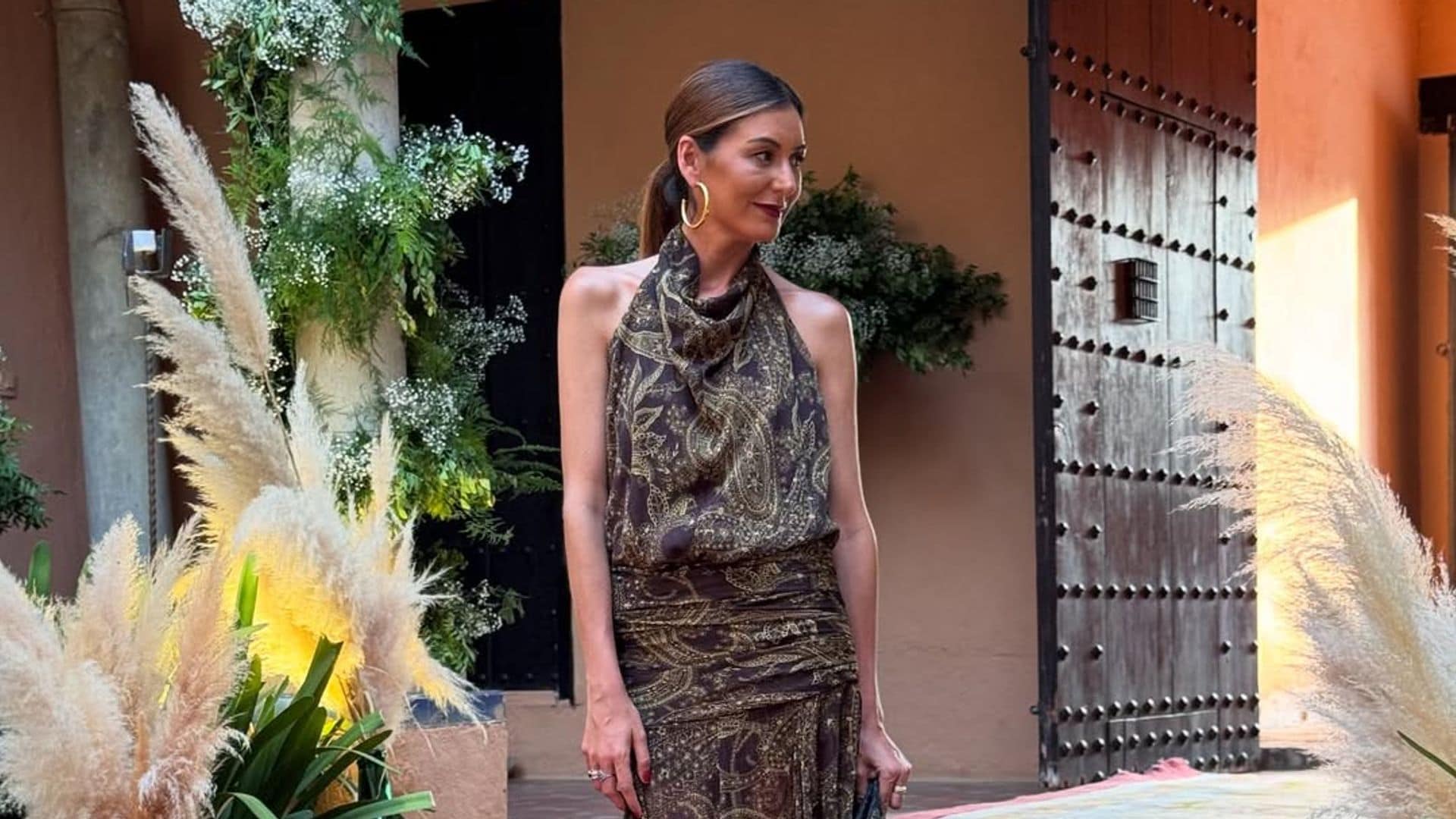 Look de invitada de Zara