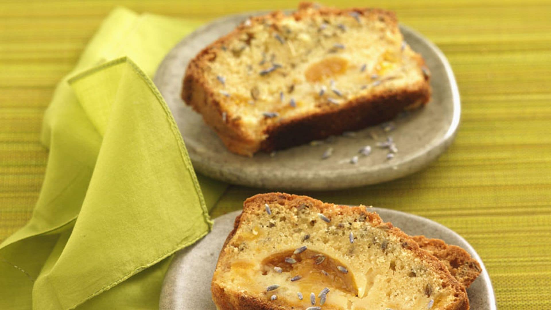 Pastel de albaricoque y lavanda