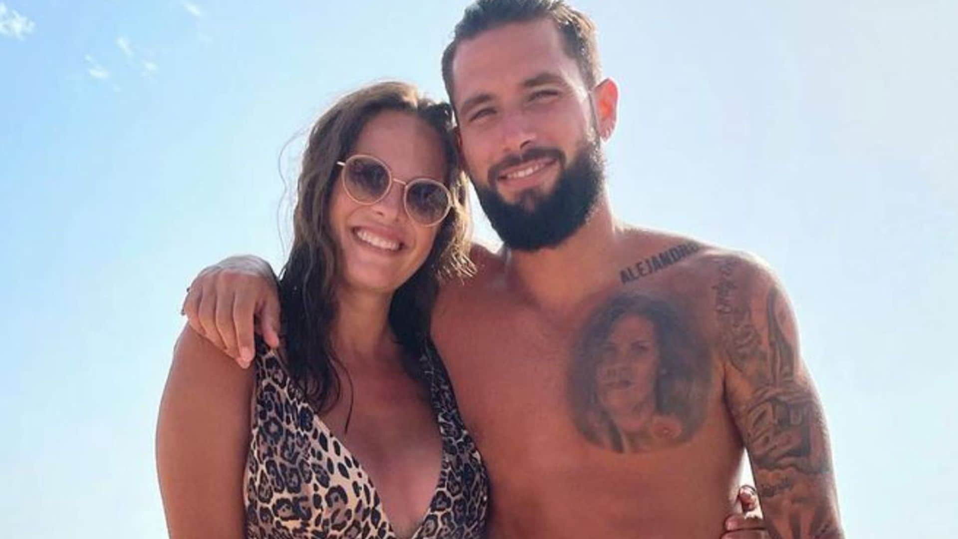 Jessica Bueno posa en bañador un mes después de tener a su hijo y explica cómo se está recuperando