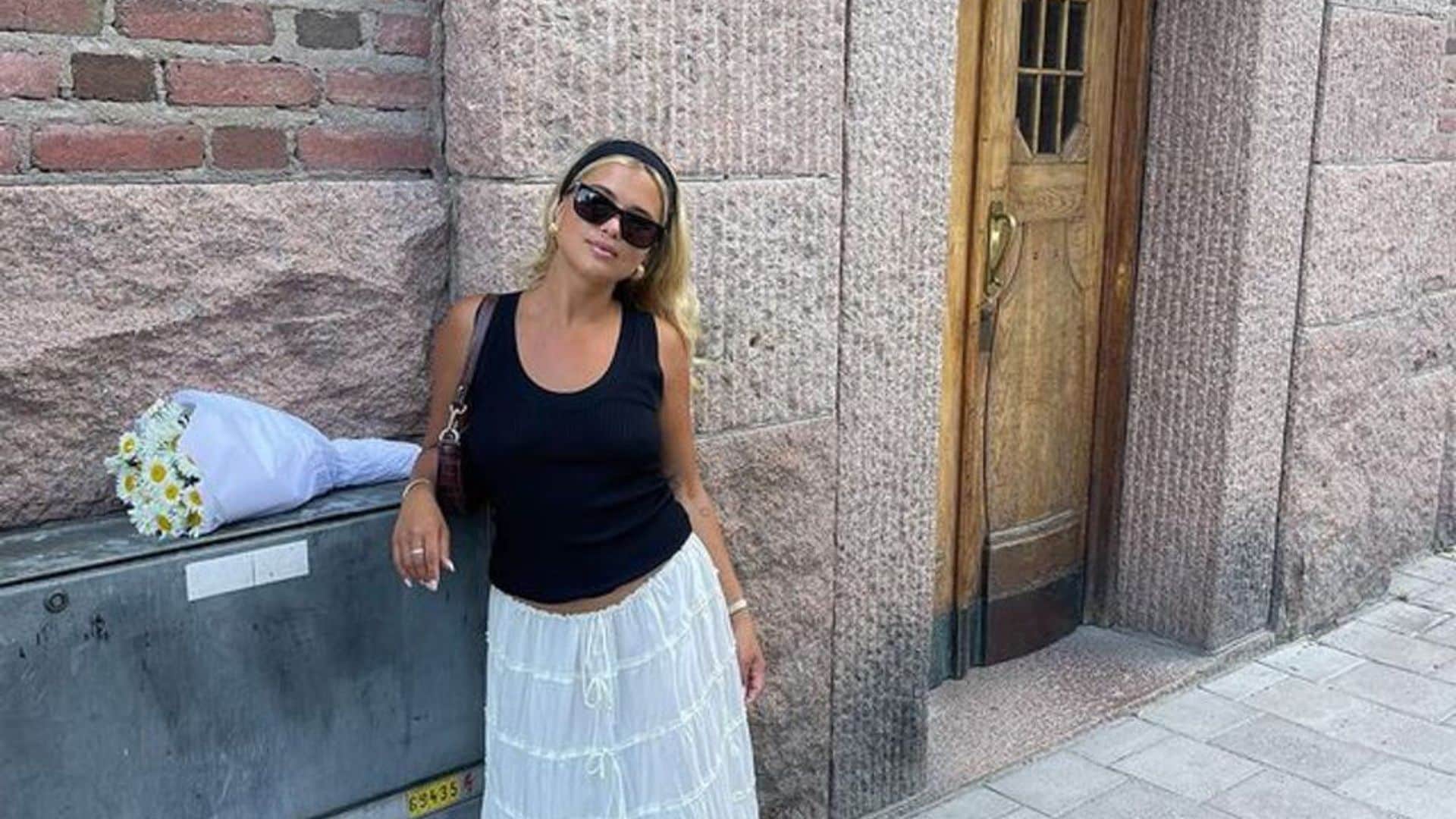 12 looks de las 'influencers' que te inspirarán al combinar tu 'tank top' básico