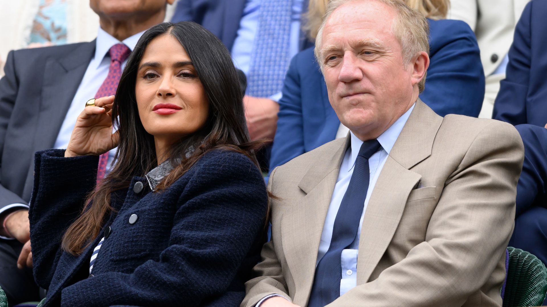 Salma Hayek destaca en Wimbledon con un 'look' marinero